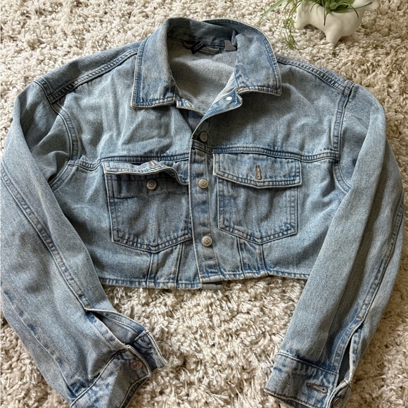 H&M Jackets & Blazers - Blue H&M divided super cute denim cropped spring light wash jacket